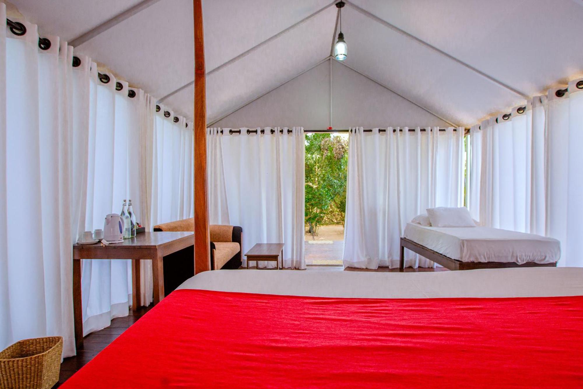 Lowin Yala Exterior photo