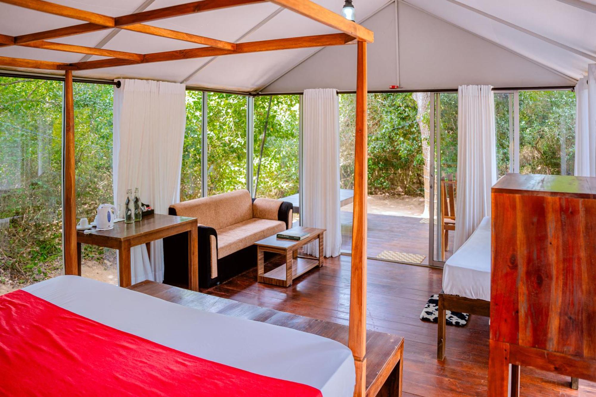 Lowin Yala Exterior photo